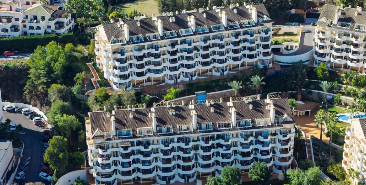 Sale of middle floor apartment in Nueva Andalucía 1