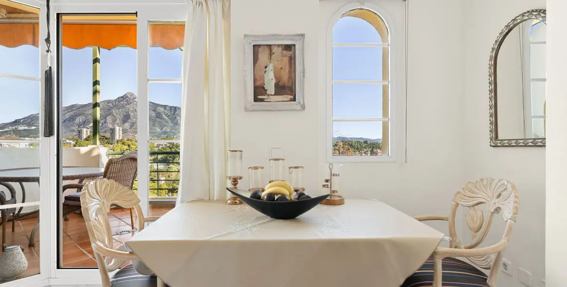 Sale of middle floor apartment in Nueva Andalucía 6