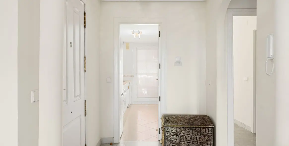 Sale of middle floor apartment in Nueva Andalucía 8