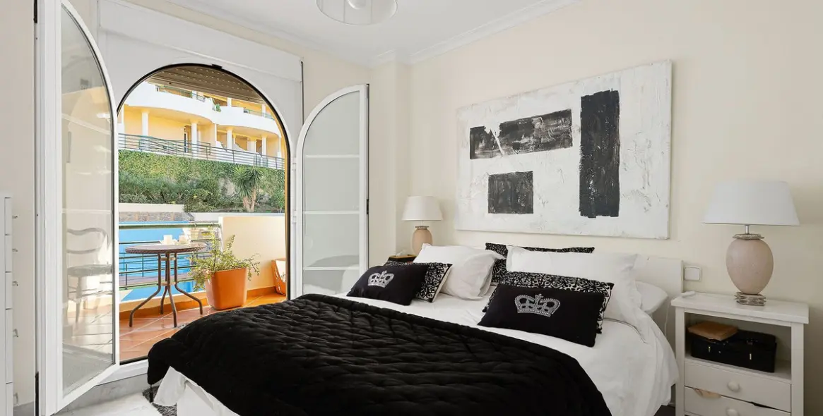 Sale of middle floor apartment in Nueva Andalucía 11