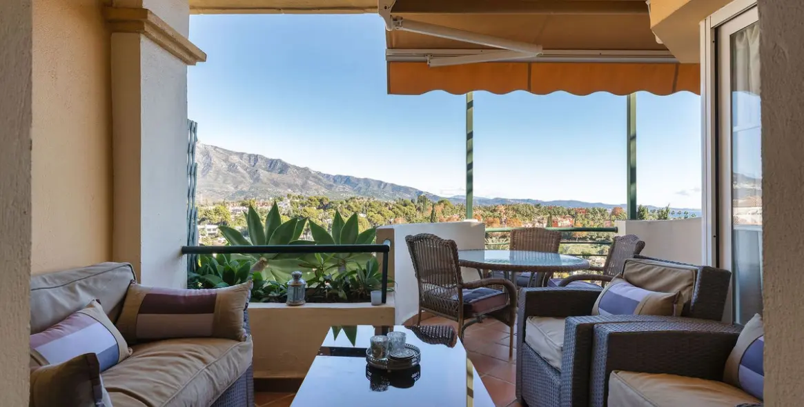 Sale of middle floor apartment in Nueva Andalucía 14