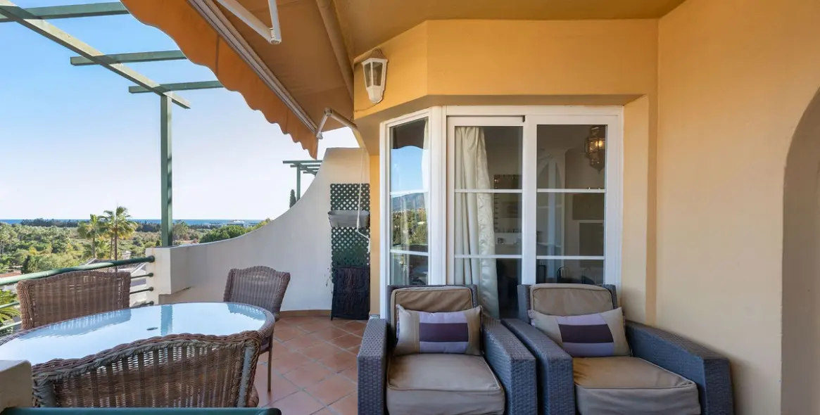 Sale of middle floor apartment in Nueva Andalucía 15