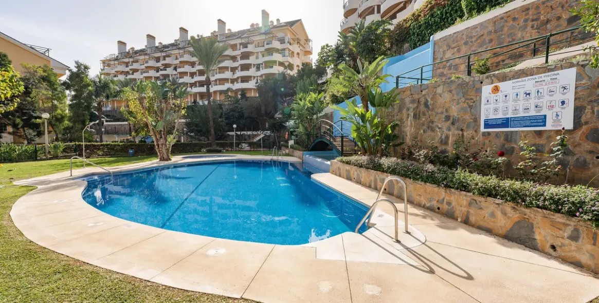 Sale of middle floor apartment in Nueva Andalucía 19
