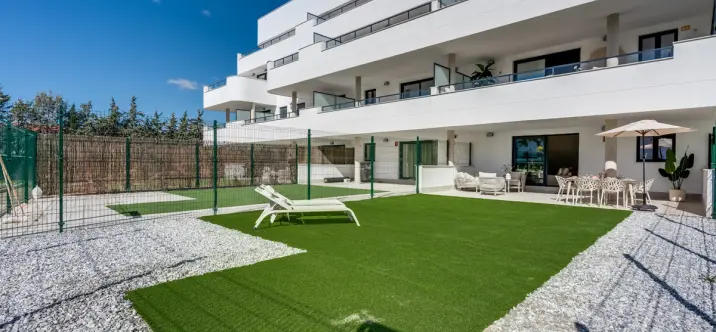 Sale of ground floor apartment in Estepona 0
