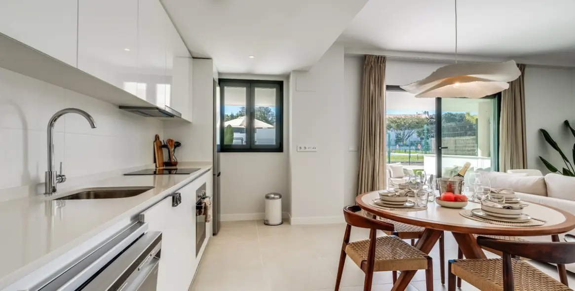 Sale of ground floor apartment in Estepona 13