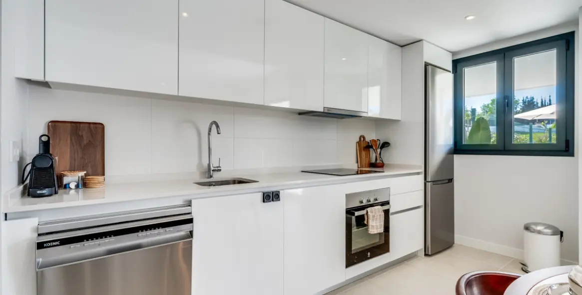 Sale of ground floor apartment in Estepona 14