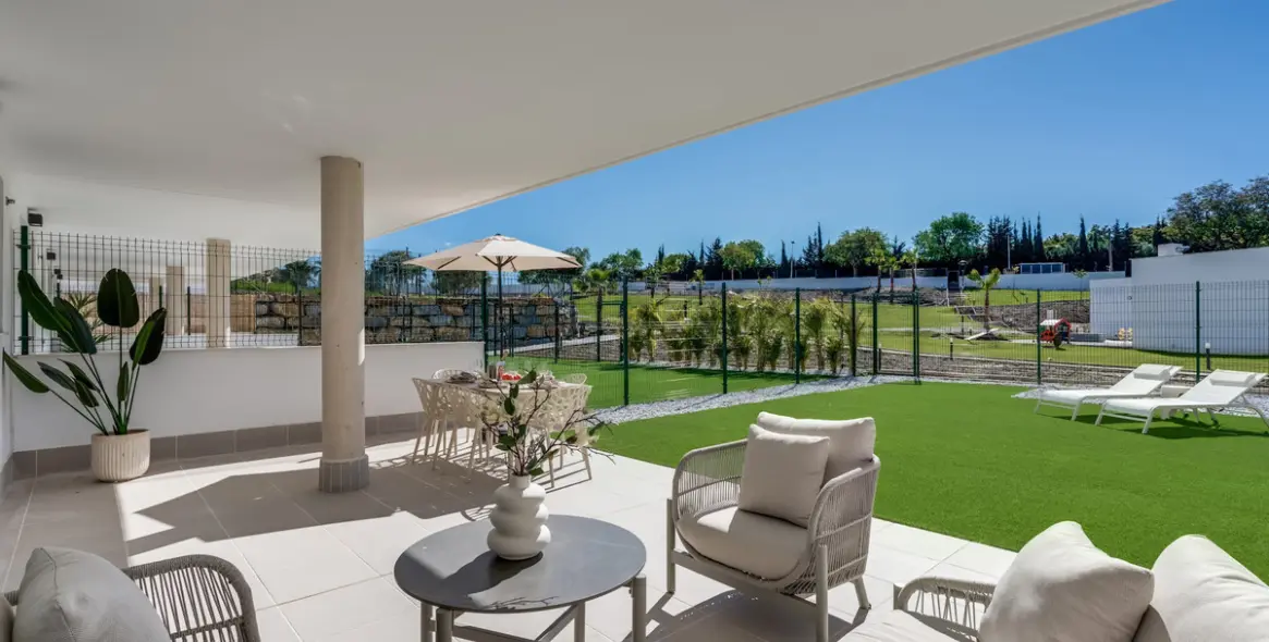 Sale of ground floor apartment in Estepona 18