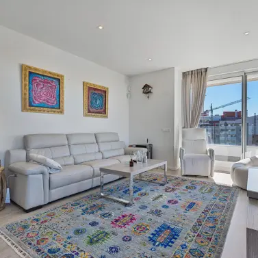 Sale of middle floor apartment in Nueva Andalucía
