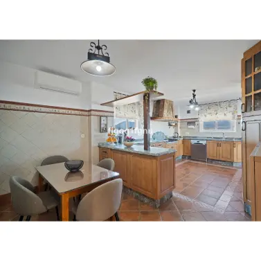 Sale of detached villa in Coín