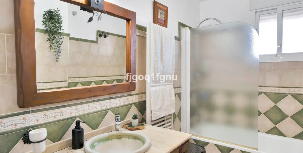 Sale of detached villa in Coín 9