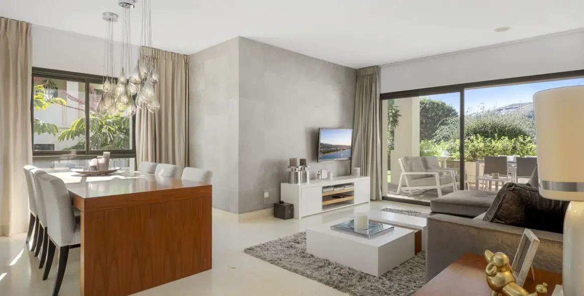 Продажа апартаментов на первом этаже в Benahavís 1