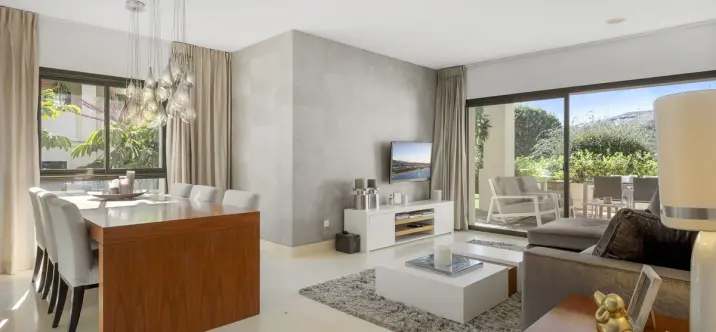 Sale of ground floor apartment in Benahavís 0