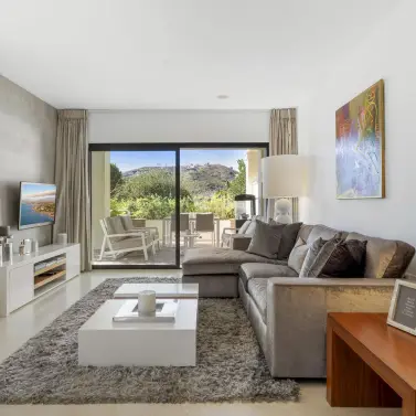 Sale of ground floor apartment in Benahavís