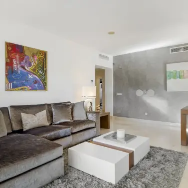 Sale of ground floor apartment in Benahavís