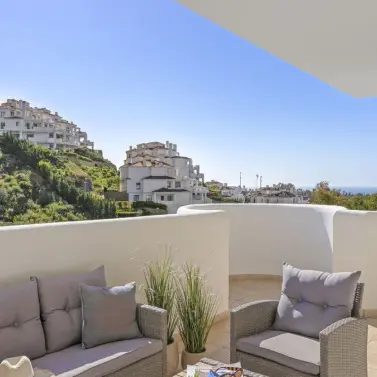 Продажа апартаментов на среднем этаже в Nueva Andalucía