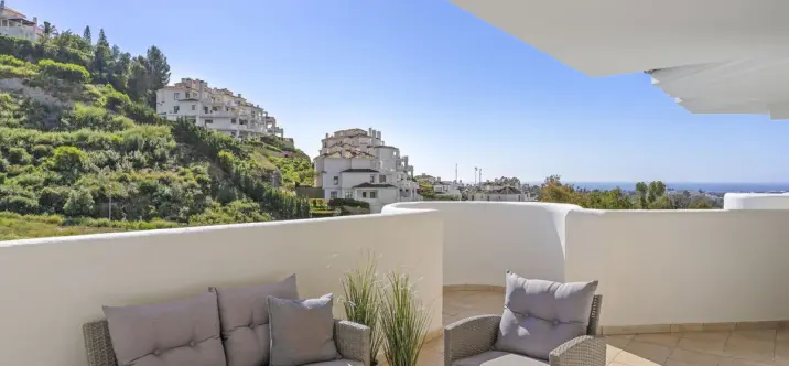 Продажа апартаментов на среднем этаже в Nueva Andalucía 0