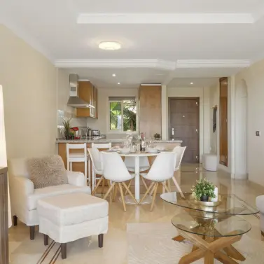 Продажа апартаментов на среднем этаже в Nueva Andalucía