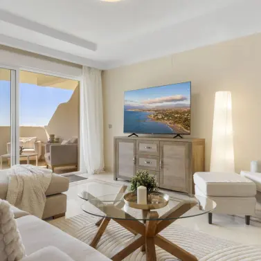 Продажа апартаментов на среднем этаже в Nueva Andalucía