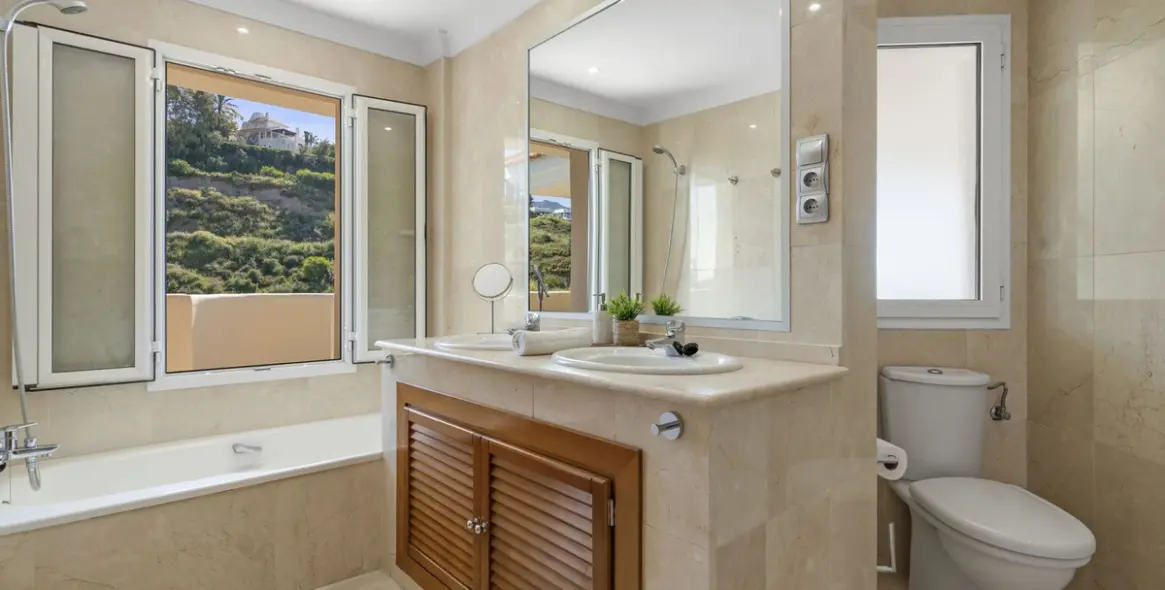 Продажа апартаментов на среднем этаже в Nueva Andalucía 11