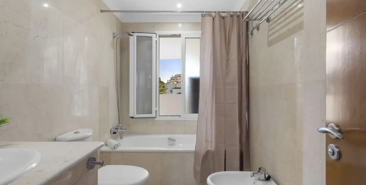 Продажа апартаментов на среднем этаже в Nueva Andalucía 15