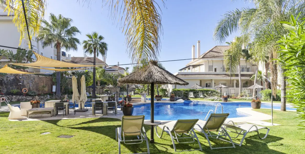 Продажа апартаментов на среднем этаже в Nueva Andalucía 19