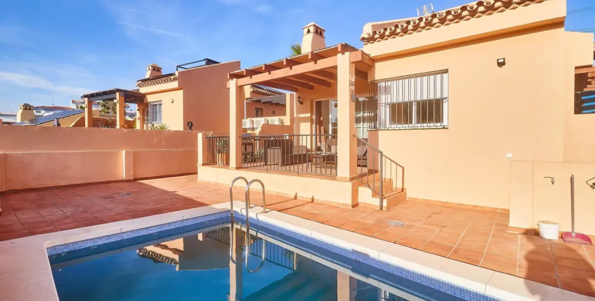Sale of detached villa in El Faro 1