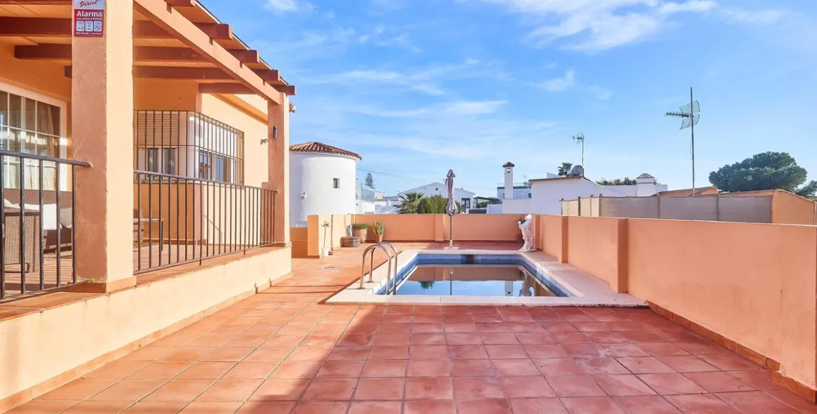 Sale of detached villa in El Faro 6