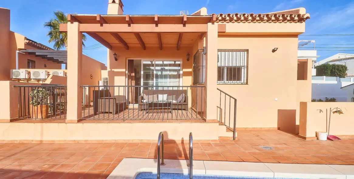 Sale of detached villa in El Faro 9