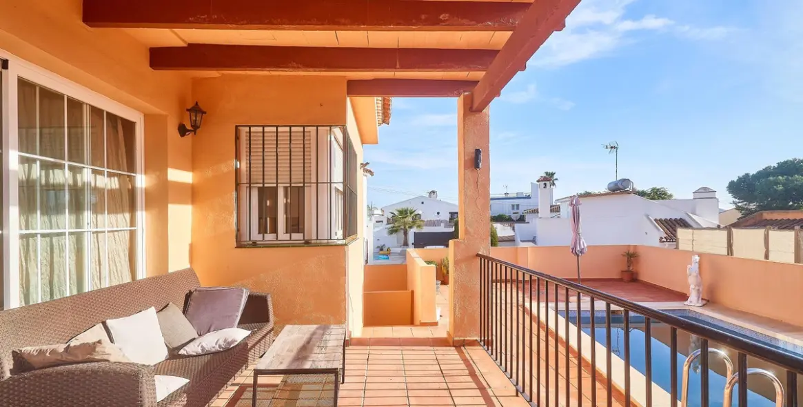 Sale of detached villa in El Faro 10