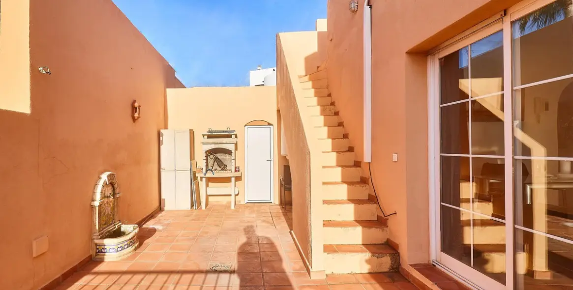 Sale of detached villa in El Faro 12