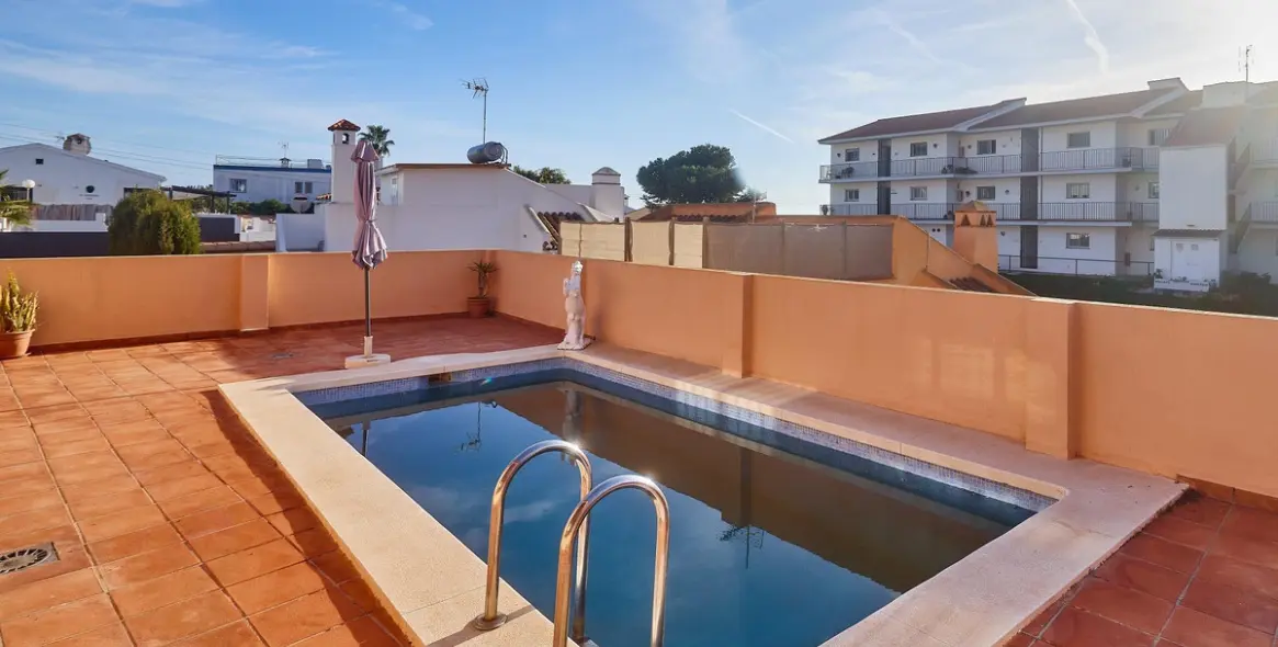 Sale of detached villa in El Faro 13