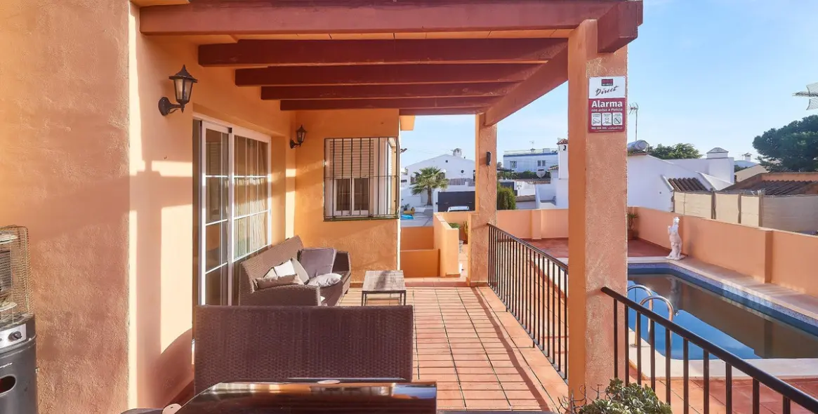 Sale of detached villa in El Faro 16
