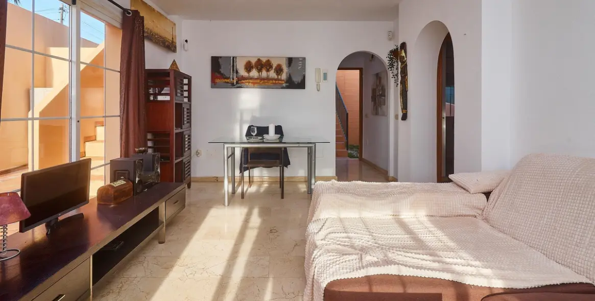 Sale of detached villa in El Faro 19