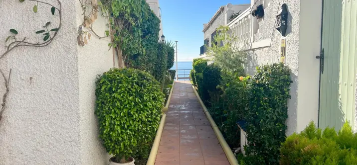 Продажа дома на две семьи в Estepona 2