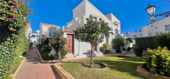 Продажа дома на две семьи в Estepona 4