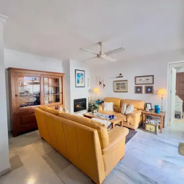 Продажа дома на две семьи в Estepona