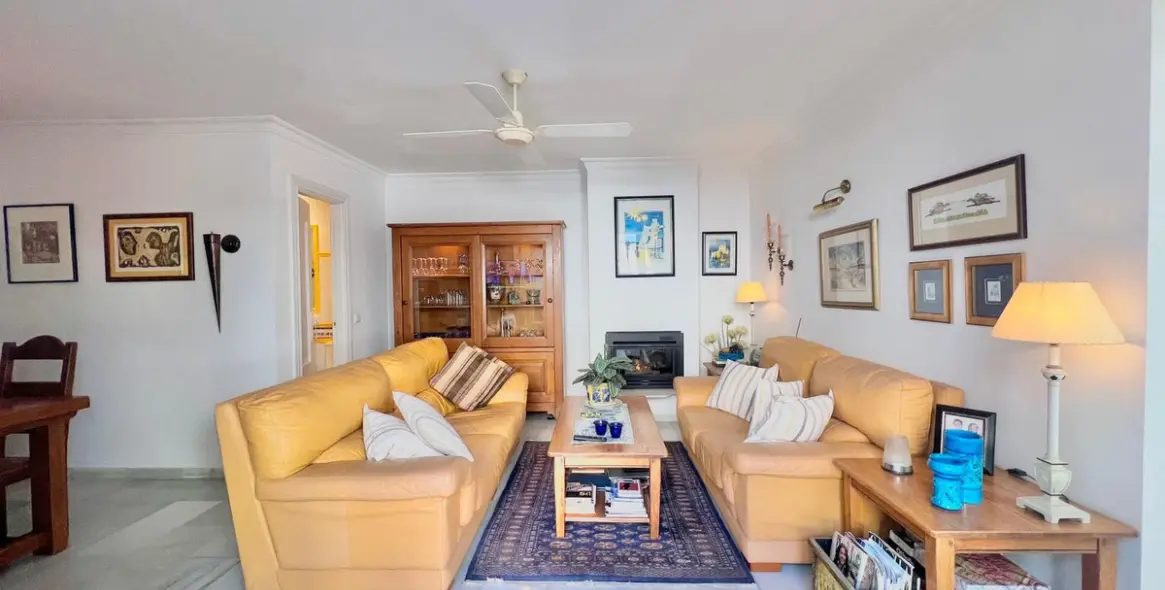 Продажа дома на две семьи в Estepona 8