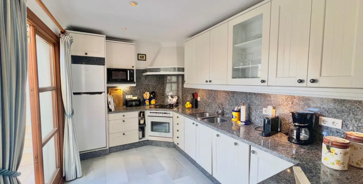 Продажа дома на две семьи в Estepona 10