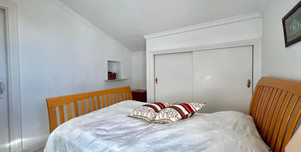 Продажа дома на две семьи в Estepona 16