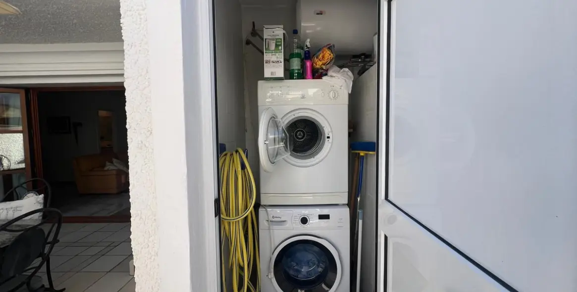 Продажа дома на две семьи в Estepona 17