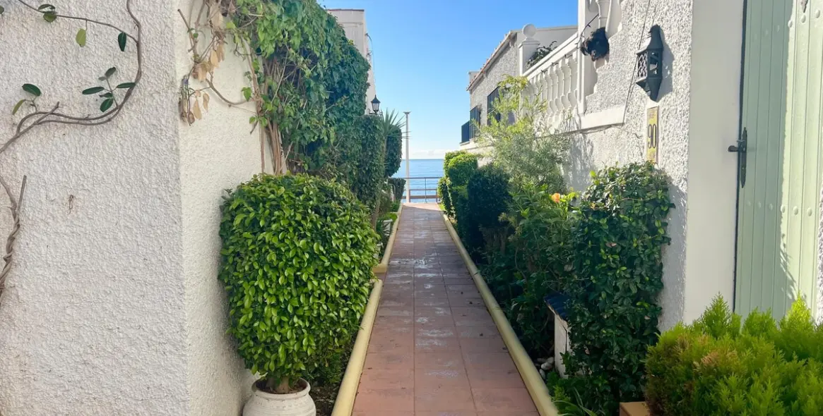 Продажа дома на две семьи в Estepona 3