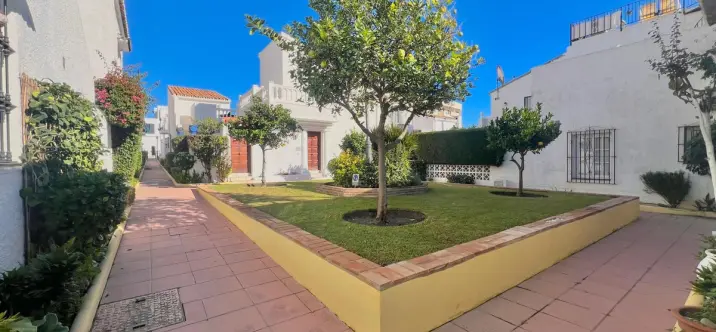 Продажа дома на две семьи в Estepona 3