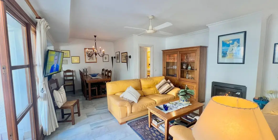 Продажа дома на две семьи в Estepona 7