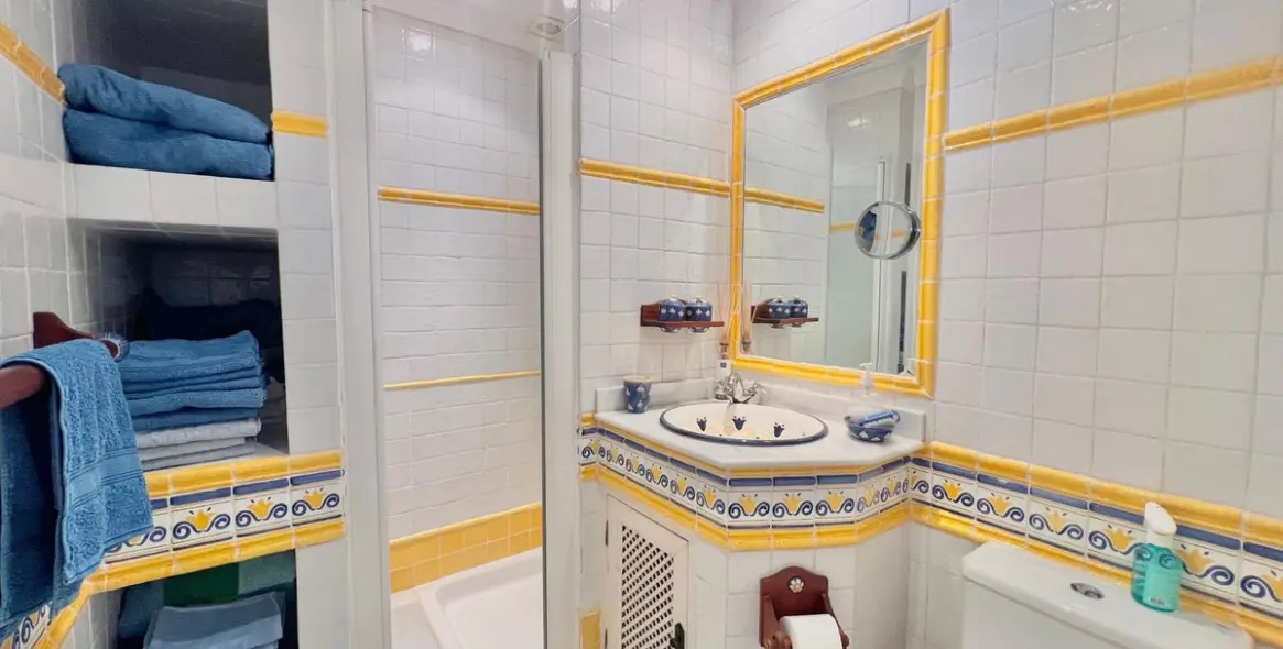 Продажа дома на две семьи в Estepona 15