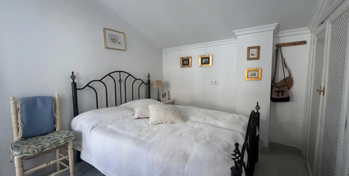 Продажа дома на две семьи в Estepona 20