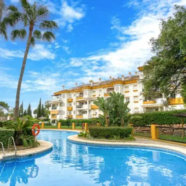 Sale of middle floor apartment in Nagüeles