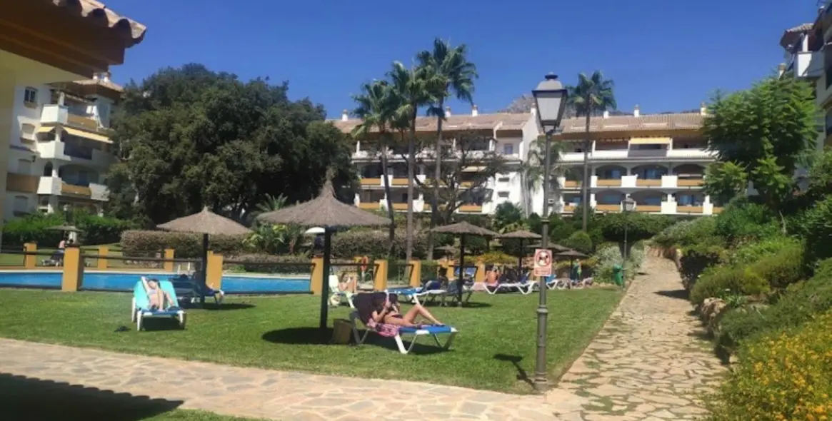 Продажа апартаментов на среднем этаже в Nagüeles 22