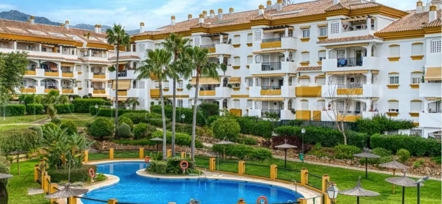 Sale of middle floor apartment in Nagüeles 0
