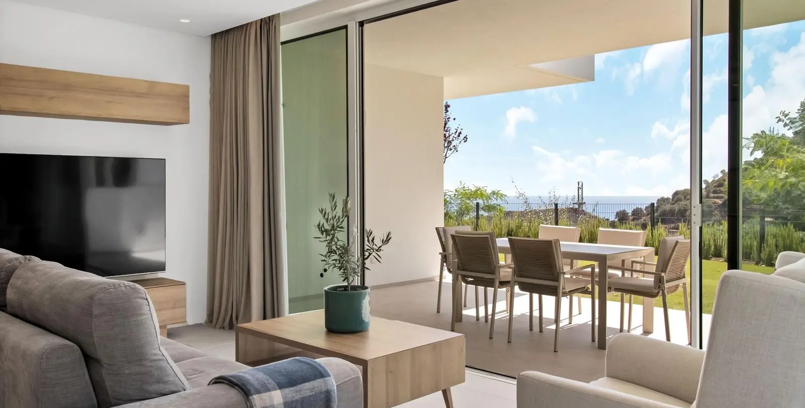 Venta de apartamento en planta baja en Ojén 28
