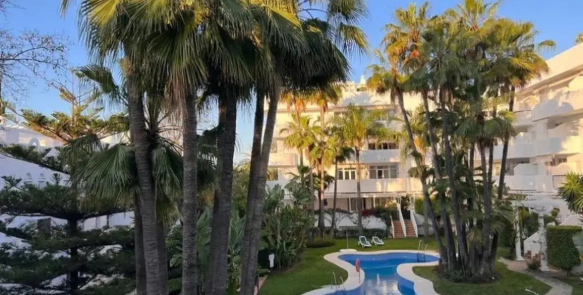 Продажа апартаментов на среднем этаже в The Golden Mile 1